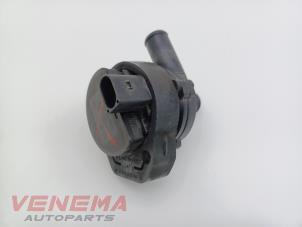 Gebruikte Koelvloeistof pomp Mercedes GLE (W166) 350d 3.0 V6 24V BlueTEC 4-Matic Prijs € 59,99 Margeregeling aangeboden door Venema Autoparts