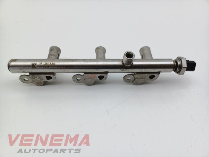 Gebruikte Injector brug Peugeot 308 (L3/L8/LB/LH/LP) 1.2 12V e-THP PureTech 130 Prijs € 29,99 Margeregeling aangeboden door Venema Autoparts