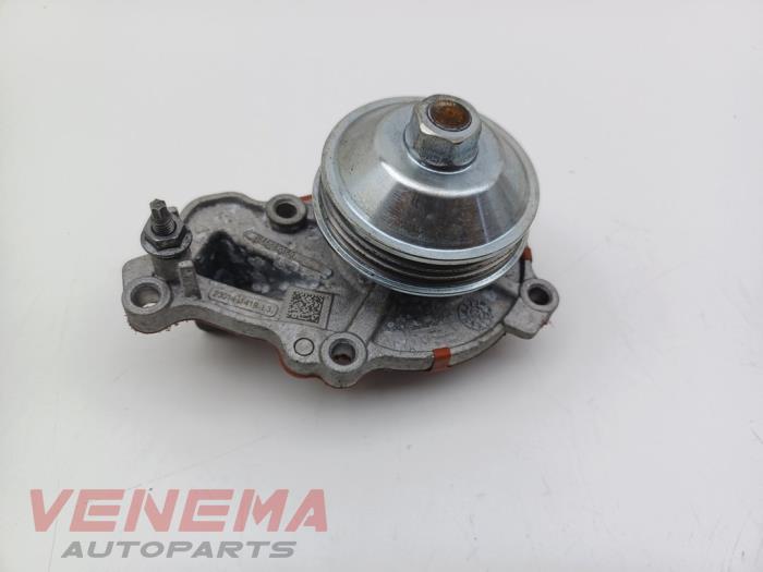 Gebruikte Waterpomp Peugeot 308 (L3/L8/LB/LH/LP) 1.2 12V e-THP PureTech 130 Prijs € 49,99 Margeregeling aangeboden door Venema Autoparts