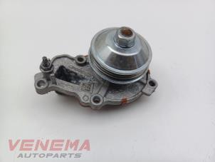 Gebruikte Waterpomp Peugeot 308 (L3/L8/LB/LH/LP) 1.2 12V e-THP PureTech 130 Prijs € 49,99 Margeregeling aangeboden door Venema Autoparts