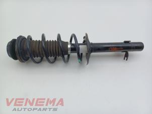 Gebruikte Schokdemperpoot links-voor Citroen C1 1.2 PureTech 82 12V Prijs € 19,99 Margeregeling aangeboden door Venema Autoparts