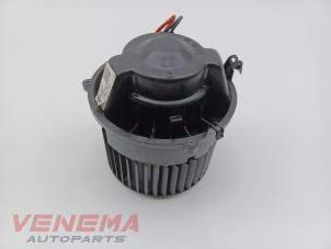 Gebruikte Kachel Ventilatiemotor Mini Mini (F56) 2.0 16V Cooper S Prijs € 39,99 Margeregeling aangeboden door Venema Autoparts