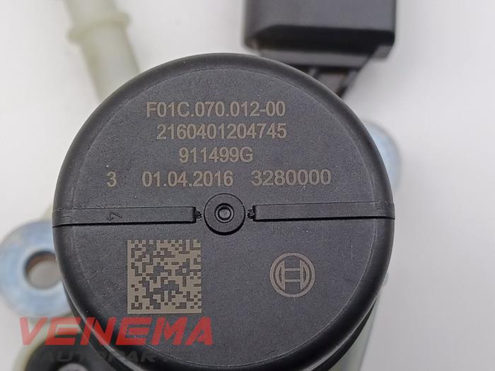 Adblue pomp van een Mercedes-Benz GLE (W166) 350d 3.0 V6 24V BlueTEC 4-Matic 2017