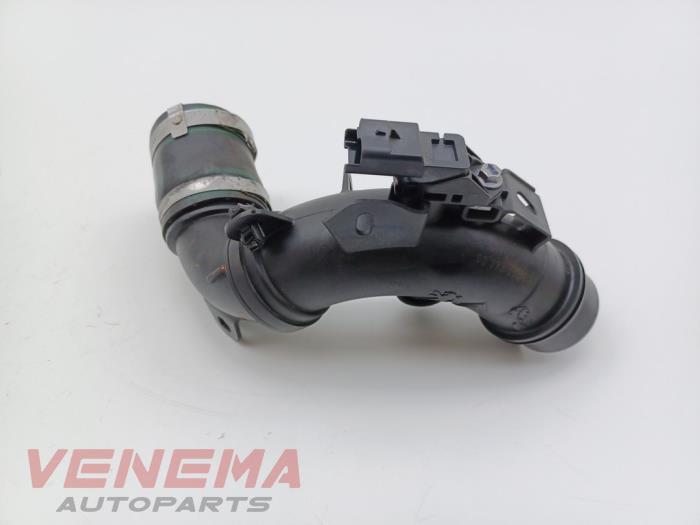 Gebruikte Intercooler Buis Peugeot 208 I (CA/CC/CK/CL) 1.2 12V e-THP PureTech 110 Prijs € 19,99 Margeregeling aangeboden door Venema Autoparts