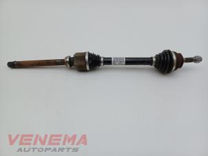 Gebruikte Aandrijfas rechts-voor Peugeot 208 I (CA/CC/CK/CL) 1.2 12V e-THP PureTech 110 Prijs € 199,99 Margeregeling aangeboden door Venema Autoparts