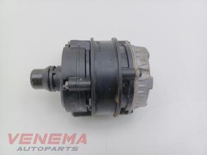 Gebruikte Extra waterpomp BMW 1 serie (F21) 120i 2.0 16V Prijs € 24,99 Margeregeling aangeboden door Venema Autoparts