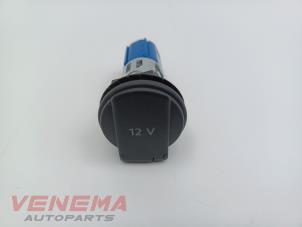 Gebruikte 12 Volt aansluiting Audi Q7 (4MB/4MG) 3.0 TDI V6 24V Prijs € 9,99 Margeregeling aangeboden door Venema Autoparts