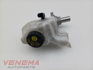 Gebruikte Hoofdremcilinder Volkswagen Golf VIII (CD1) 1.0 eTSI 12V Prijs € 44,99 Margeregeling aangeboden door Venema Autoparts