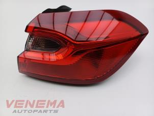 Gebruikte Achterlicht rechts Ford Fiesta 7 1.0 EcoBoost 12V 100 Prijs € 89,99 Margeregeling aangeboden door Venema Autoparts