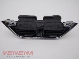 Gebruikte Luchtrooster Dashboard Ford Fiesta 7 1.0 EcoBoost 12V 100 Prijs € 19,99 Margeregeling aangeboden door Venema Autoparts