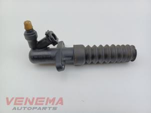 Gebruikte Koppeling Hoofd Cilinder Peugeot 3008 II (M4/MC/MJ/MR) 1.2 12V e-THP PureTech 130 Prijs € 29,99 Margeregeling aangeboden door Venema Autoparts