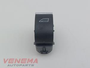 Gebruikte Elektrisch Raam Schakelaar Ford Focus 3 Wagon 1.0 Ti-VCT EcoBoost 12V 125 Prijs € 9,99 Margeregeling aangeboden door Venema Autoparts