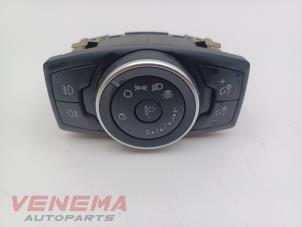 Gebruikte Schakelaar Licht Ford Focus 3 Wagon 1.0 Ti-VCT EcoBoost 12V 125 Prijs € 29,99 Margeregeling aangeboden door Venema Autoparts