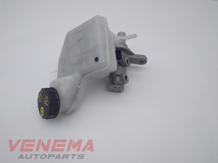 Gebruikte Hoofdremcilinder Ford Fiesta 7 1.0 EcoBoost 12V 100 Prijs € 24,99 Margeregeling aangeboden door Venema Autoparts