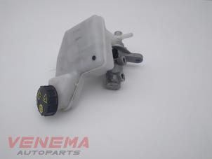 Gebruikte Hoofdremcilinder Ford Fiesta 7 1.0 EcoBoost 12V 100 Prijs € 49,99 Margeregeling aangeboden door Venema Autoparts