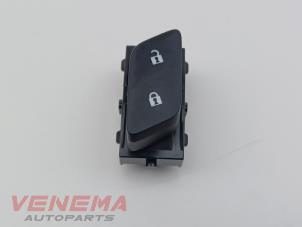 Gebruikte Schakelaar Centr. Deurvergrendeling Opel Astra K Sports Tourer 1.6 BiTurbo CDTI 16V Prijs € 9,99 Margeregeling aangeboden door Venema Autoparts