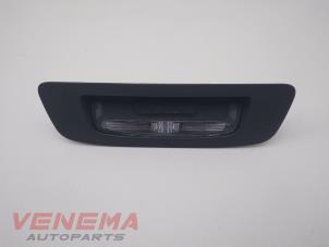 Gebruikte Achterklep Handgreep Opel Astra K Sports Tourer 1.6 BiTurbo CDTI 16V Prijs € 19,99 Margeregeling aangeboden door Venema Autoparts