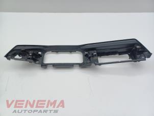 Gebruikte Dashboard deel Volkswagen Golf VIII (CD1) 1.0 eTSI 12V Prijs € 29,99 Margeregeling aangeboden door Venema Autoparts