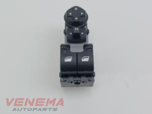 Gebruikte Elektrisch Raam Schakelaar Opel Corsa F (UB/UH/UP) 1.2 12V 75 Prijs € 19,99 Margeregeling aangeboden door Venema Autoparts