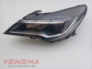 Gebruikte Linker Koplamp Opel Astra K Sports Tourer 1.6 BiTurbo CDTI 16V Prijs € 299,99 Margeregeling aangeboden door Venema Autoparts