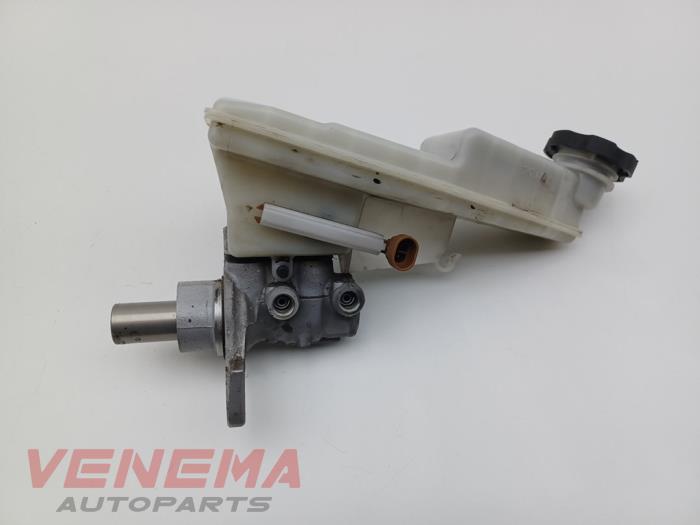 Gebruikte Hoofdremcilinder Opel Astra K Sports Tourer 1.6 BiTurbo CDTI 16V Prijs € 49,99 Margeregeling aangeboden door Venema Autoparts