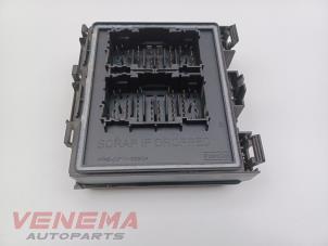 Gebruikte Zekeringkast Ford Fiesta 7 1.0 EcoBoost 12V 100 Prijs € 59,99 Margeregeling aangeboden door Venema Autoparts