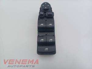 Gebruikte Ruit schakelaar elektrisch BMW 5 serie (F10) 550i V8 32V TwinPower Turbo Prijs € 39,99 Margeregeling aangeboden door Venema Autoparts