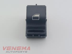 Gebruikte Ruit schakelaar elektrisch BMW 5 serie (F10) 550i V8 32V TwinPower Turbo Prijs € 9,99 Margeregeling aangeboden door Venema Autoparts