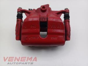 Gebruikte Remklauw (Tang) rechts-voor Volkswagen T-Roc I 1.5 TSI Evo BMT 16V Prijs € 59,99 Margeregeling aangeboden door Venema Autoparts