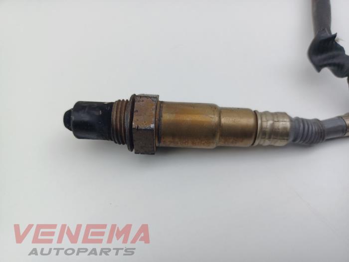 Lambda Sonde van een BMW 5 serie (F10) 550i V8 32V TwinPower Turbo 2010