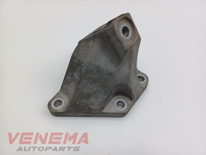 Gebruikte Motorsteun BMW 5 serie (F10) 550i V8 32V TwinPower Turbo Prijs € 39,99 Margeregeling aangeboden door Venema Autoparts