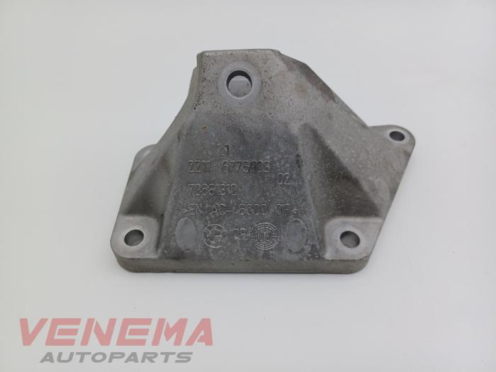 Gebruikte Motorsteun BMW 5 serie (F10) 550i V8 32V TwinPower Turbo Prijs € 39,99 Margeregeling aangeboden door Venema Autoparts