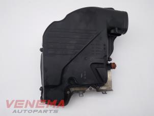Gebruikte Luchtfilterhuis BMW 5 serie (F10) 550i V8 32V TwinPower Turbo Prijs € 74,99 Margeregeling aangeboden door Venema Autoparts