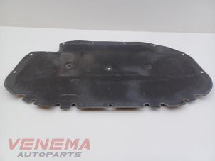 Gebruikte Motorkap Isolatie Volkswagen Golf VII (AUA) 1.4 GTE 16V Prijs € 39,99 Margeregeling aangeboden door Venema Autoparts