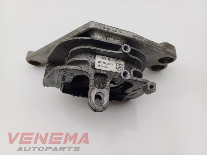 Gebruikte Motorsteun Volkswagen Golf VII (AUA) 1.4 GTE 16V Prijs € 19,99 Margeregeling aangeboden door Venema Autoparts