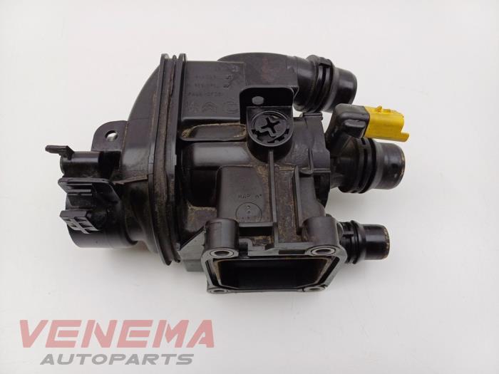 Gebruikte Thermostaathuis Peugeot 208 I (CA/CC/CK/CL) 1.2 12V e-THP PureTech 110 Prijs € 29,99 Margeregeling aangeboden door Venema Autoparts