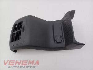 Gebruikte Luchtrooster achter Volkswagen T-Roc I 1.5 TSI Evo BMT 16V Prijs € 49,99 Margeregeling aangeboden door Venema Autoparts