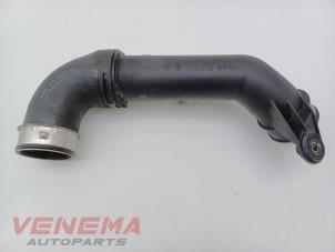 Gebruikte Intercooler Buis Volkswagen Caddy III (2KA,2KH,2CA,2CH) 1.9 TDI Prijs € 14,99 Margeregeling aangeboden door Venema Autoparts