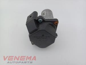 Gebruikte Gasklephuis Volkswagen Caddy III (2KA,2KH,2CA,2CH) 1.9 TDI Prijs € 14,99 Margeregeling aangeboden door Venema Autoparts