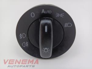 Gebruikte Licht Schakelaar Volkswagen Caddy III (2KA,2KH,2CA,2CH) 1.9 TDI Prijs € 9,99 Margeregeling aangeboden door Venema Autoparts