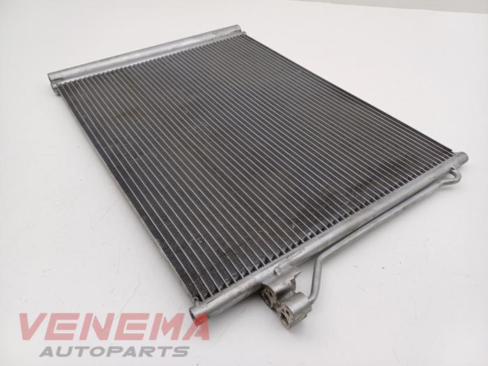 Airco Condensor van een BMW 5 serie (F10) 550i V8 32V TwinPower Turbo 2010