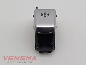 Gebruikte Handrem schakelaar Mercedes C Estate (S205) C-250 CDI BlueTEC, C-250 d 2.2 16V Prijs € 9,99 Margeregeling aangeboden door Venema Autoparts