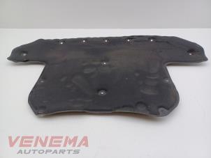 Gebruikte Isolatie Motorkap Mercedes C Estate (S205) C-250 CDI BlueTEC, C-250 d 2.2 16V Prijs € 49,99 Margeregeling aangeboden door Venema Autoparts