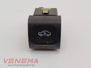 Gebruikte Schakelaar Opel Vectra B (36) 1.8 16V Ecotec Prijs € 9,99 Margeregeling aangeboden door Venema Autoparts