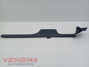 Gebruikte Afdeklijst dorpel rechts Volkswagen Polo VI (AW1) 1.0 TSI 12V Prijs € 19,99 Margeregeling aangeboden door Venema Autoparts