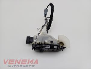 Gebruikte Deurslot Mechaniek 4Deurs links-voor Peugeot 3008 II (M4/MC/MJ/MR) 1.2 12V e-THP PureTech 130 Prijs € 89,99 Margeregeling aangeboden door Venema Autoparts