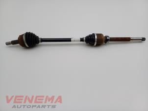 Gebruikte Aandrijfas rechts-voor Peugeot 3008 II (M4/MC/MJ/MR) 1.2 12V e-THP PureTech 130 Prijs € 99,99 Margeregeling aangeboden door Venema Autoparts