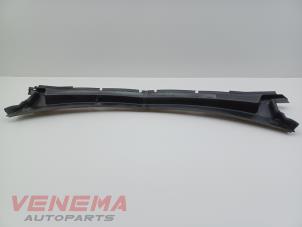 Gebruikte Paravent Peugeot 3008 II (M4/MC/MJ/MR) 1.2 12V e-THP PureTech 130 Prijs € 44,99 Margeregeling aangeboden door Venema Autoparts