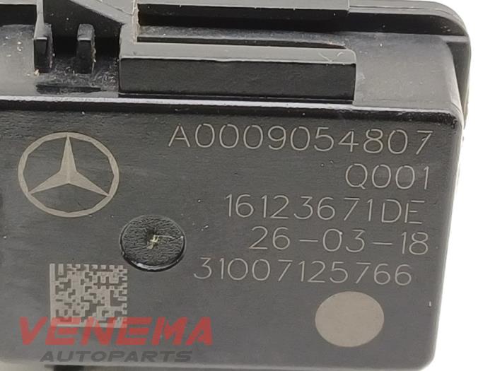Nox sensor van een Mercedes-Benz A (177.0) 1.3 A-200 Turbo 16V 2019