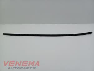 Gebruikte Daklijst links Mercedes A (177.0) 1.3 A-200 Turbo 16V Prijs € 49,99 Margeregeling aangeboden door Venema Autoparts